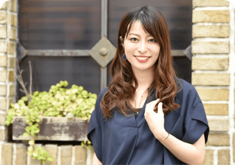 女性の笑顔の写真